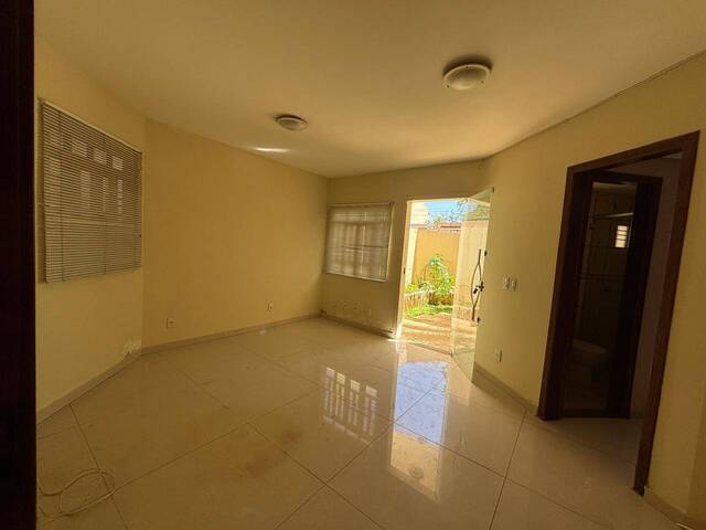Sobrado para Venda em Goiânia - 4