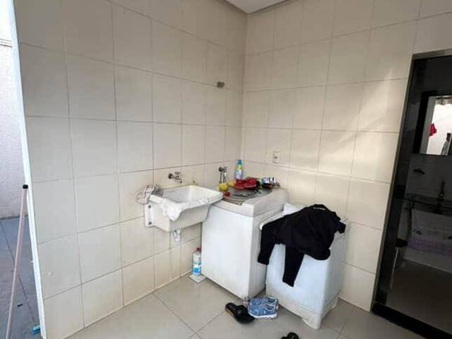 Sobrado para Venda em Goiânia - 4